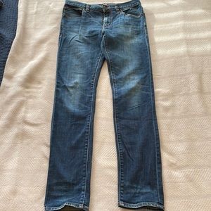 J. Crew Mens Driggs Slim Jeans in Medium Wash Blue (28x32)